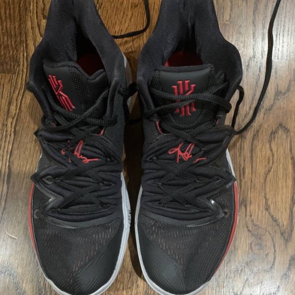 kyrie 5 10.5